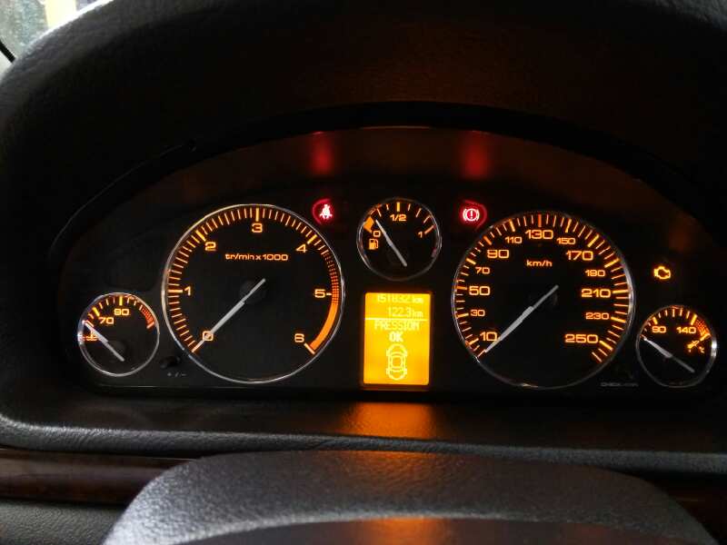 Tableau de bord PEUGEOT 407 (6D_) 2.0 HDi 135 BParts
