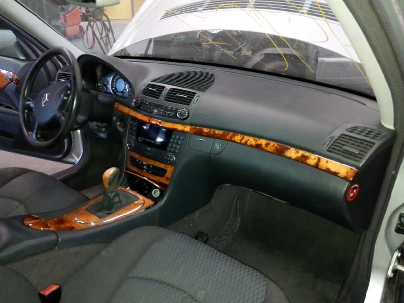 Radio Mercedes Benz E Class W211 E 270 Cdi 211 016 B Parts