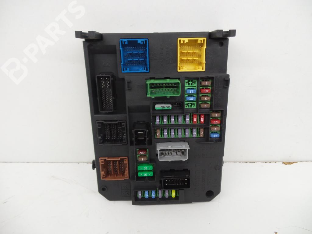 Fuse Box 9806687980 / BSIQ0401 / S180204004B / 353189679 CITROËN, C4 II (B7)
